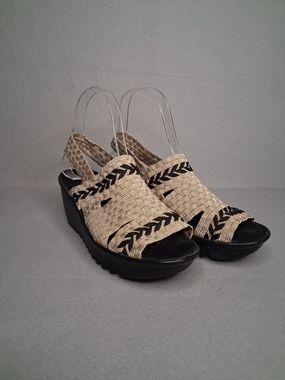 Bernie Mev Woven Peep Toe Slingback Wedge Sandals Sz 37 Beige Black Comfort Shoe